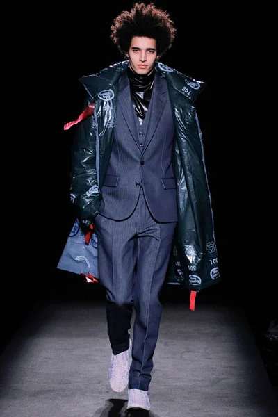 Look 18